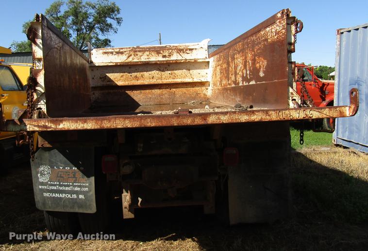 image for item DG1202 1989 Ford F800 dump truck