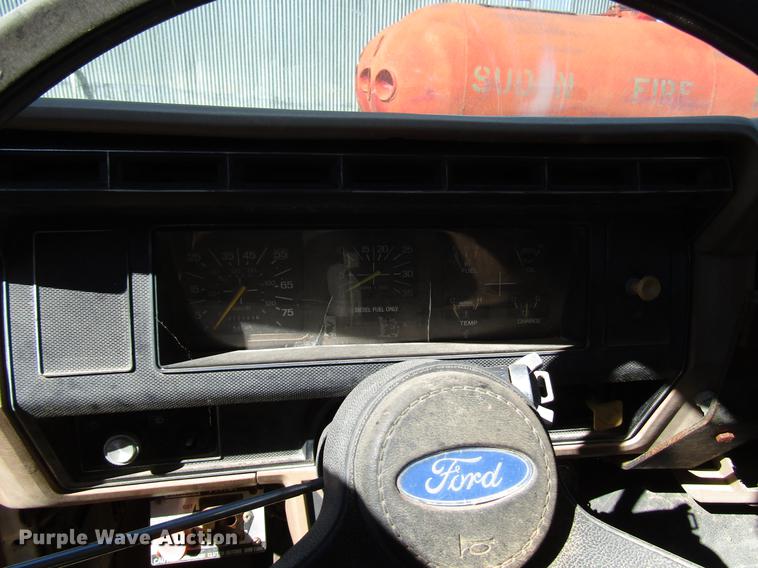 image for item DG1202 1989 Ford F800 dump truck