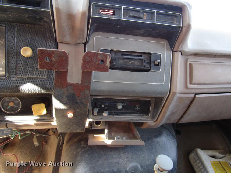 image for item DG1202 1989 Ford F800 dump truck