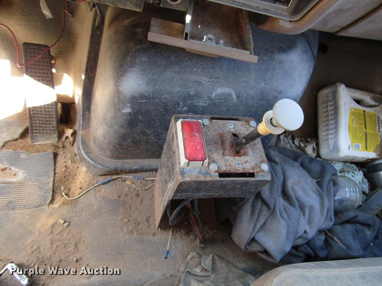 image for item DG1202 1989 Ford F800 dump truck