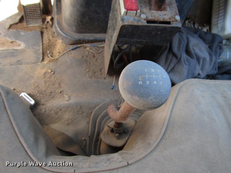 image for item DG1202 1989 Ford F800 dump truck