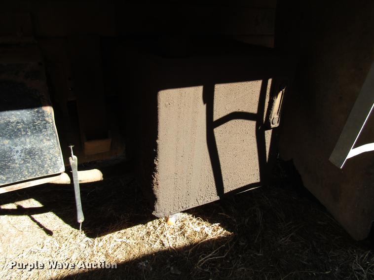 image for item DG1202 1989 Ford F800 dump truck