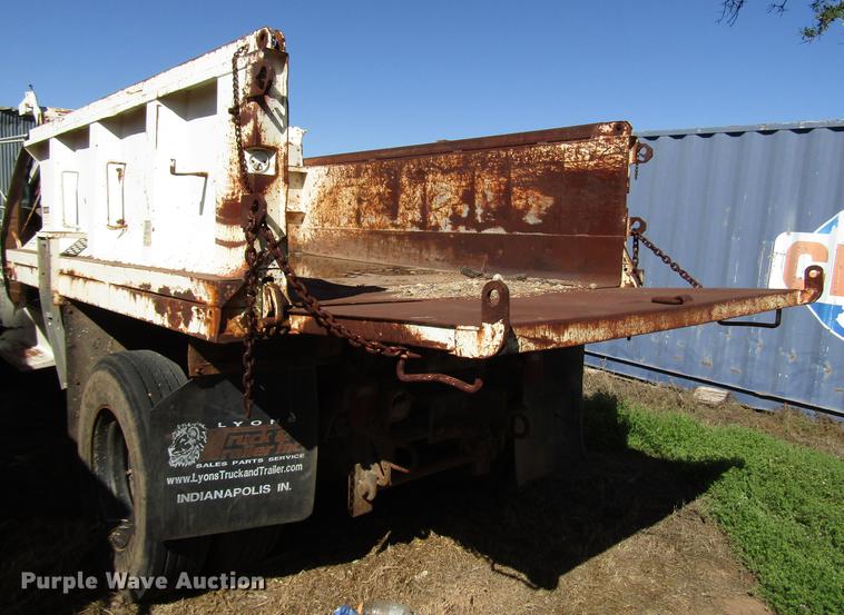image for item DG1202 1989 Ford F800 dump truck