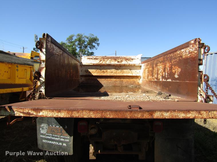 image for item DG1202 1989 Ford F800 dump truck