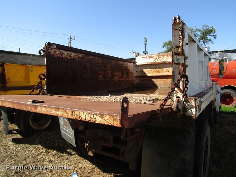 image for item DG1202 1989 Ford F800 dump truck