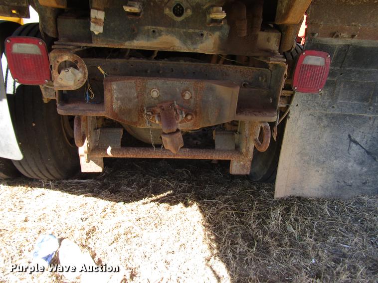 image for item DG1202 1989 Ford F800 dump truck