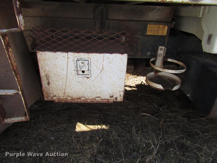 image for item DG1202 1989 Ford F800 dump truck