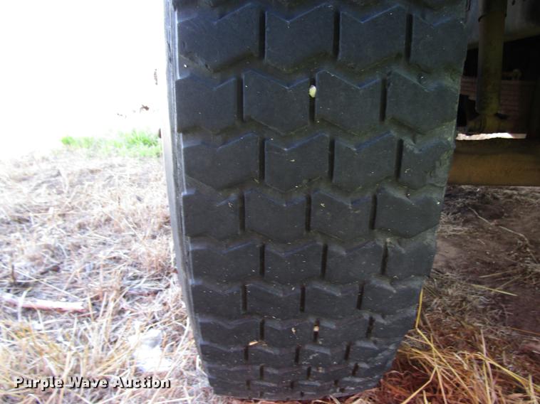 image for item DG1202 1989 Ford F800 dump truck