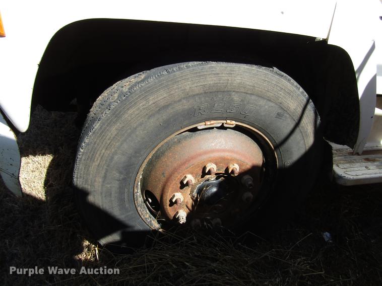 image for item DG1202 1989 Ford F800 dump truck