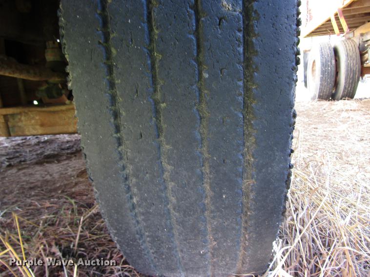 image for item DG1202 1989 Ford F800 dump truck