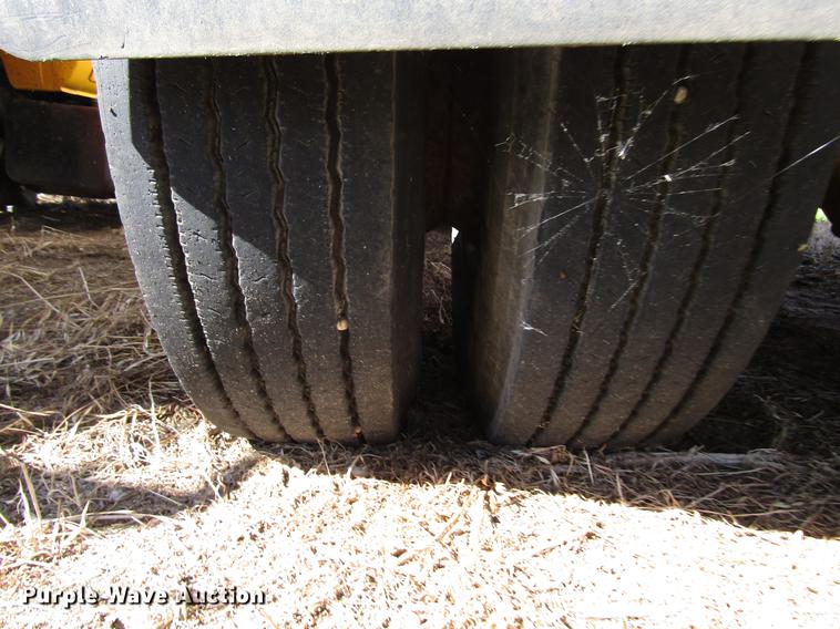 image for item DG1202 1989 Ford F800 dump truck