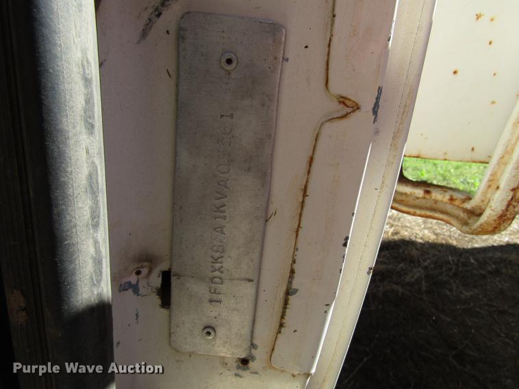 image for item DG1202 1989 Ford F800 dump truck