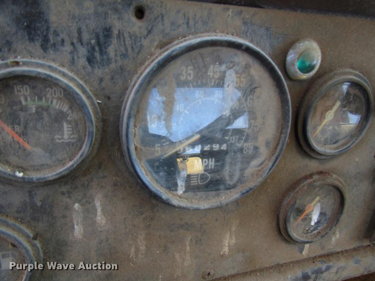 image for item DG1206 1983 International CO-1850B oil distributor truck