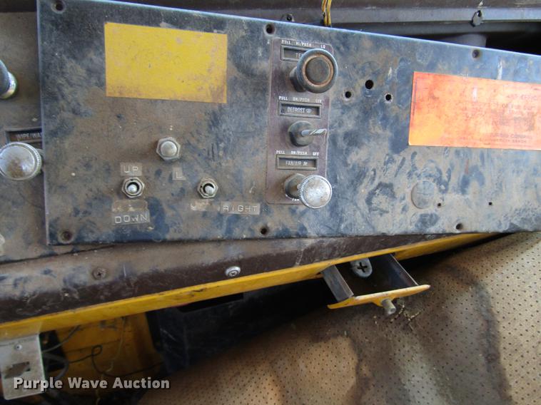 image for item DG1206 1983 International CO-1850B oil distributor truck