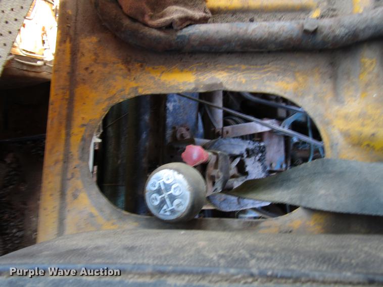 image for item DG1206 1983 International CO-1850B oil distributor truck