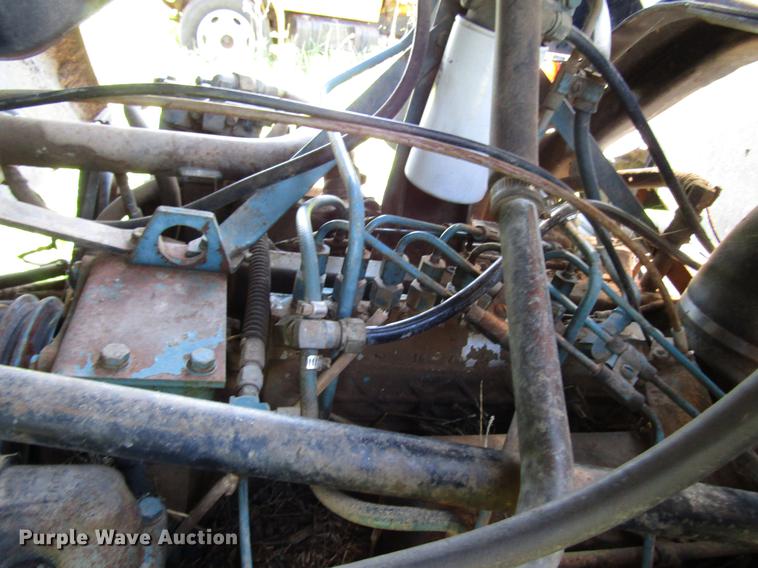 image for item DG1206 1983 International CO-1850B oil distributor truck