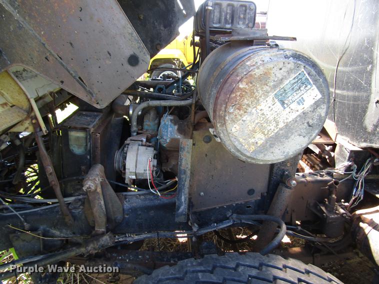 image for item DG1206 1983 International CO-1850B oil distributor truck