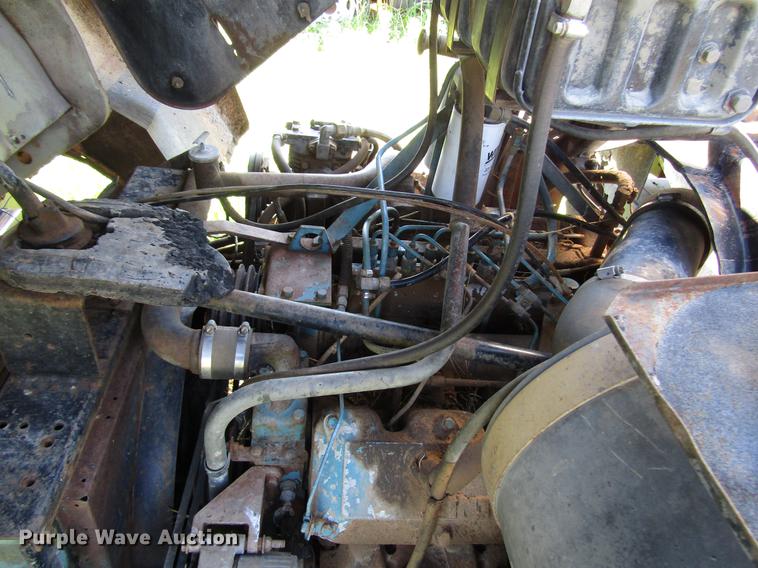 image for item DG1206 1983 International CO-1850B oil distributor truck