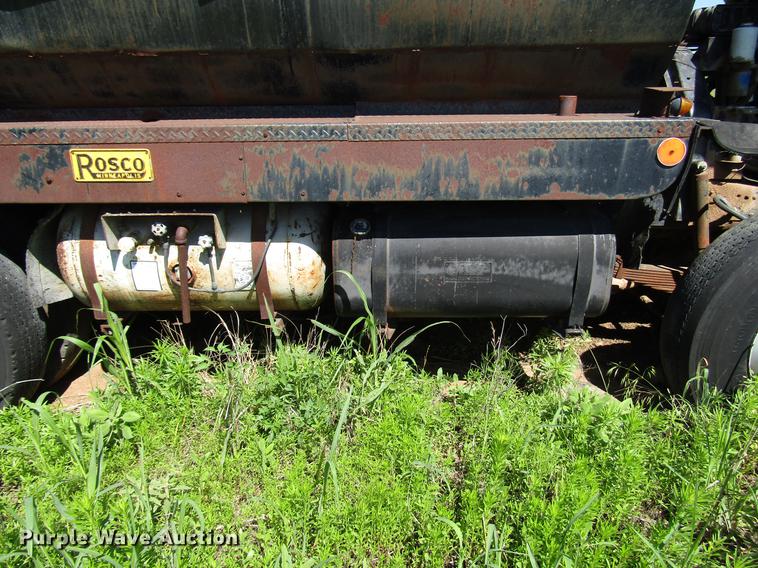 image for item DG1206 1983 International CO-1850B oil distributor truck