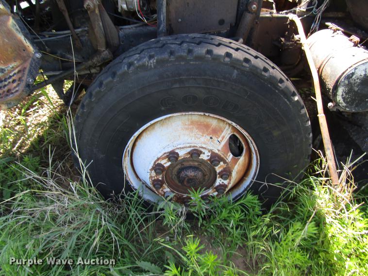 image for item DG1206 1983 International CO-1850B oil distributor truck