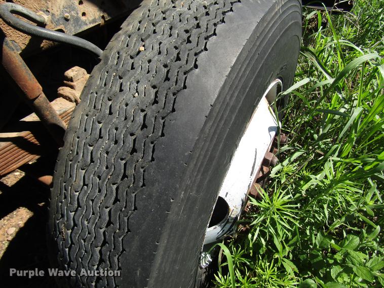 image for item DG1206 1983 International CO-1850B oil distributor truck