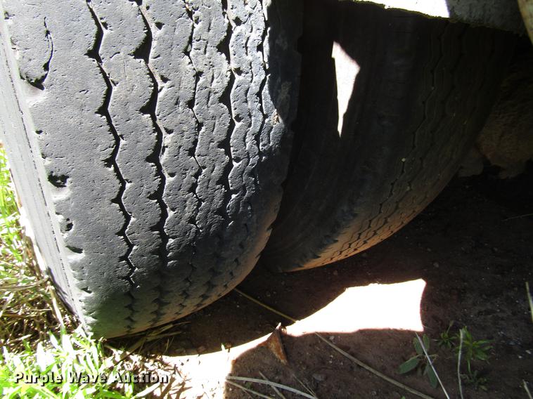 image for item DG1206 1983 International CO-1850B oil distributor truck