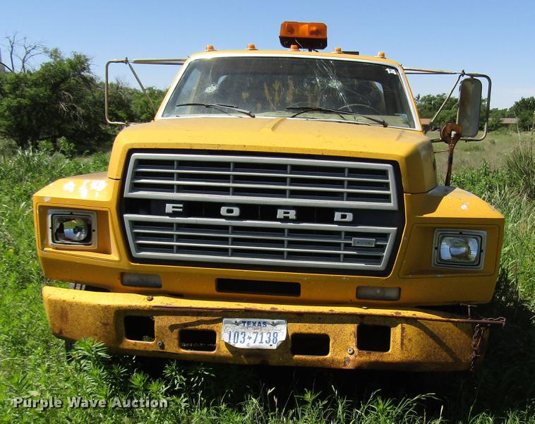 image for item DG1207 1983 Ford F600G oil distributor truck