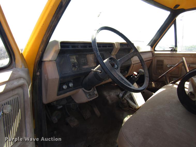 image for item DG1207 1983 Ford F600G oil distributor truck