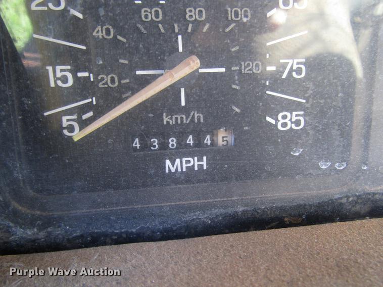 image for item DG1207 1983 Ford F600G oil distributor truck