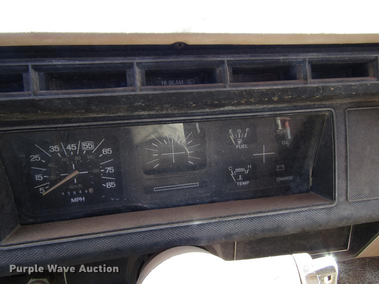 image for item DG1207 1983 Ford F600G oil distributor truck