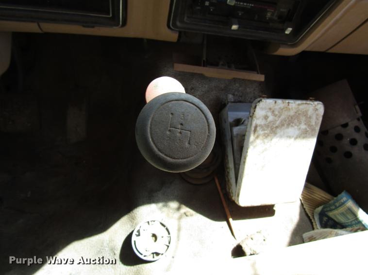 image for item DG1207 1983 Ford F600G oil distributor truck