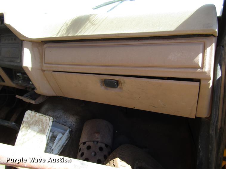 image for item DG1207 1983 Ford F600G oil distributor truck