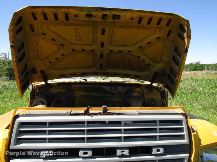 image for item DG1207 1983 Ford F600G oil distributor truck