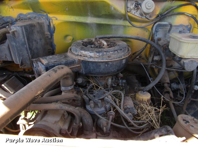 image for item DG1207 1983 Ford F600G oil distributor truck