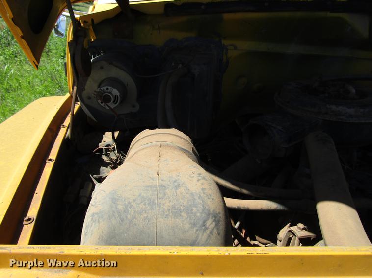 image for item DG1207 1983 Ford F600G oil distributor truck