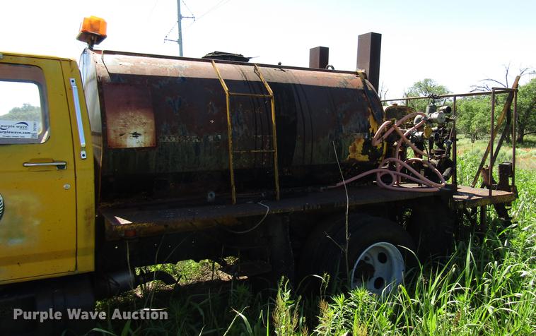 image for item DG1207 1983 Ford F600G oil distributor truck