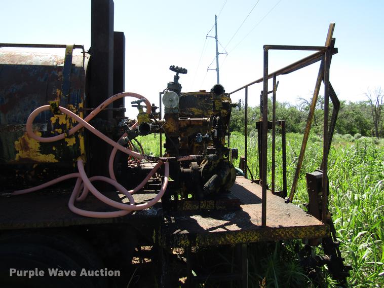 image for item DG1207 1983 Ford F600G oil distributor truck