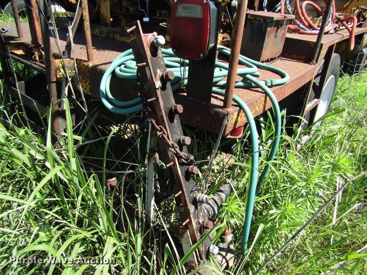 image for item DG1207 1983 Ford F600G oil distributor truck