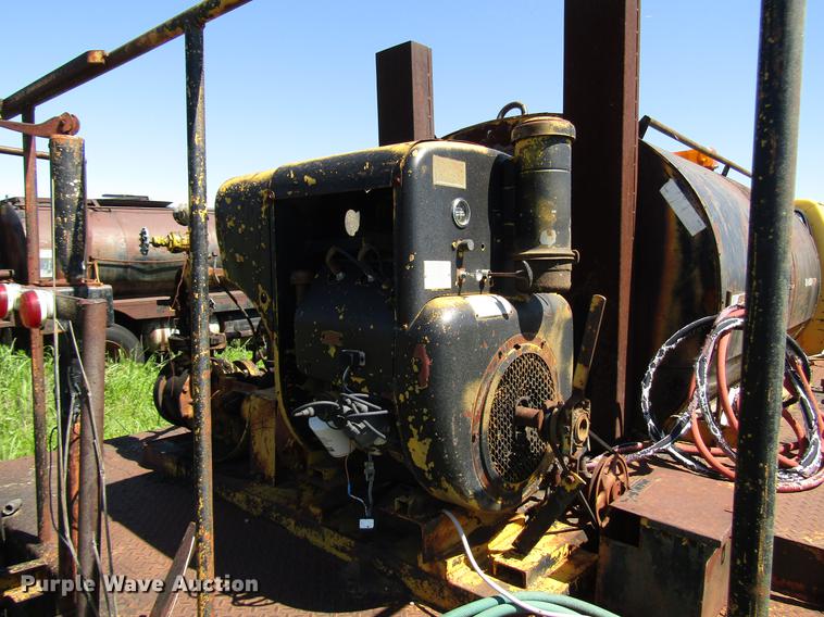 image for item DG1207 1983 Ford F600G oil distributor truck