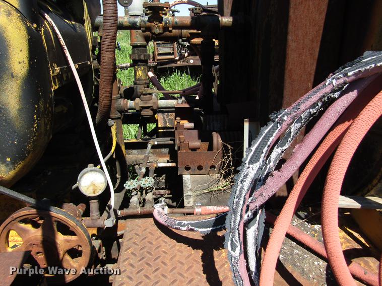 image for item DG1207 1983 Ford F600G oil distributor truck