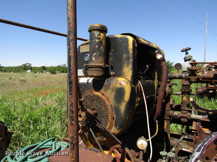 image for item DG1207 1983 Ford F600G oil distributor truck