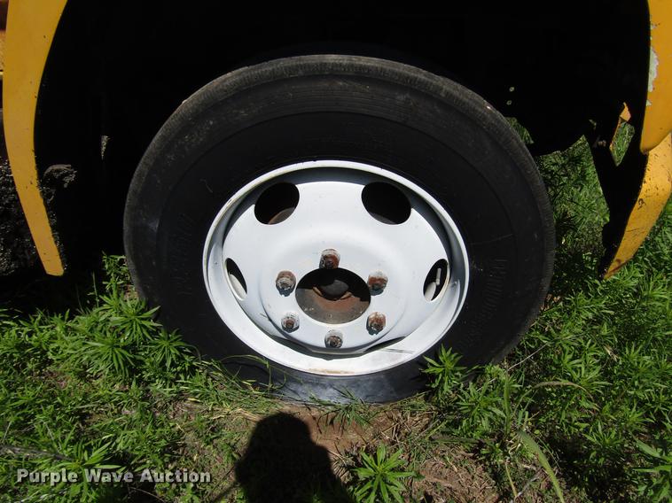 image for item DG1207 1983 Ford F600G oil distributor truck