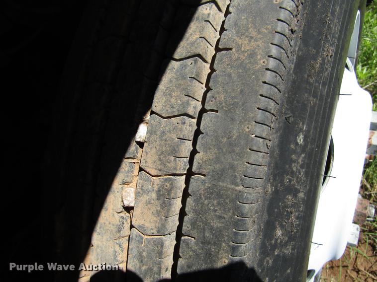 image for item DG1207 1983 Ford F600G oil distributor truck