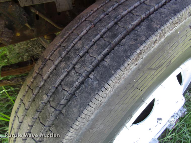 image for item DG1207 1983 Ford F600G oil distributor truck