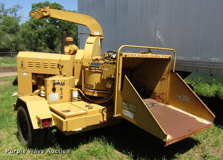 image for item DG1208 1992 Vermeer 1250BC wood chipper