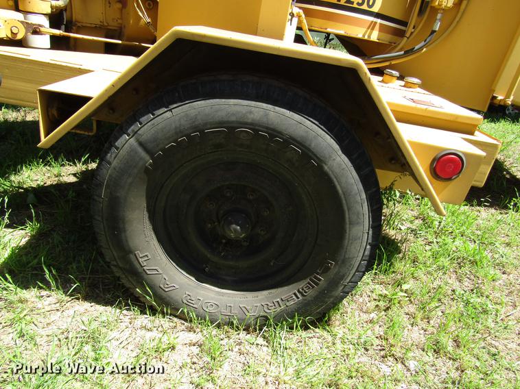 image for item DG1208 1992 Vermeer 1250BC wood chipper