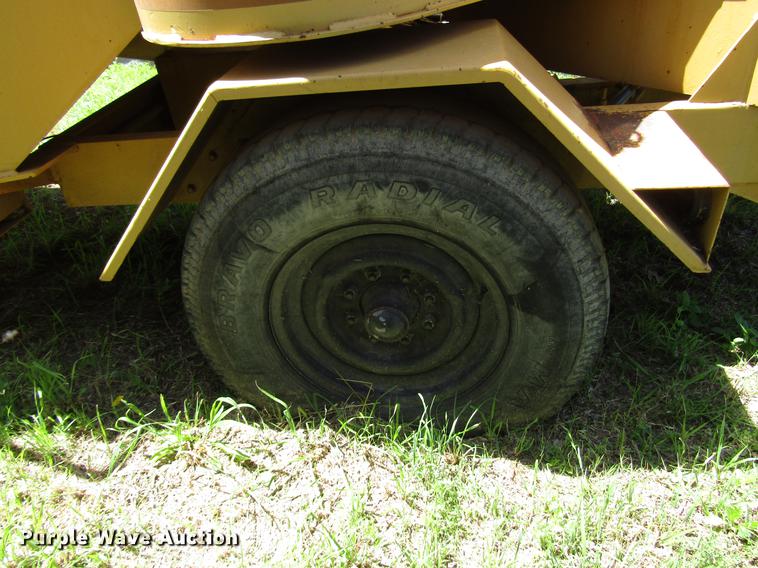 image for item DG1208 1992 Vermeer 1250BC wood chipper