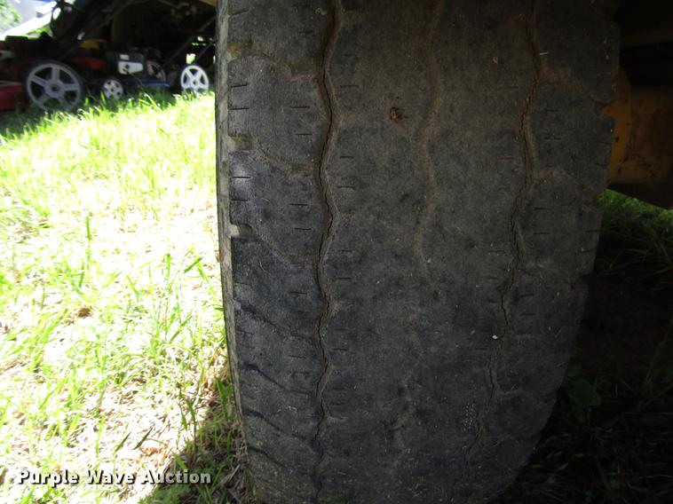 image for item DG1208 1992 Vermeer 1250BC wood chipper