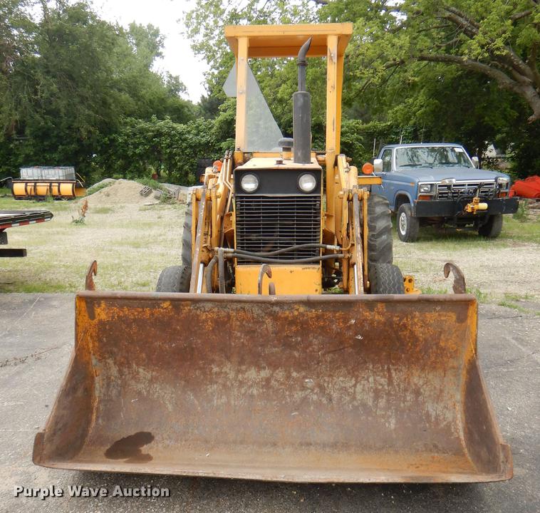 image for item DG4758 Case 480B backhoe