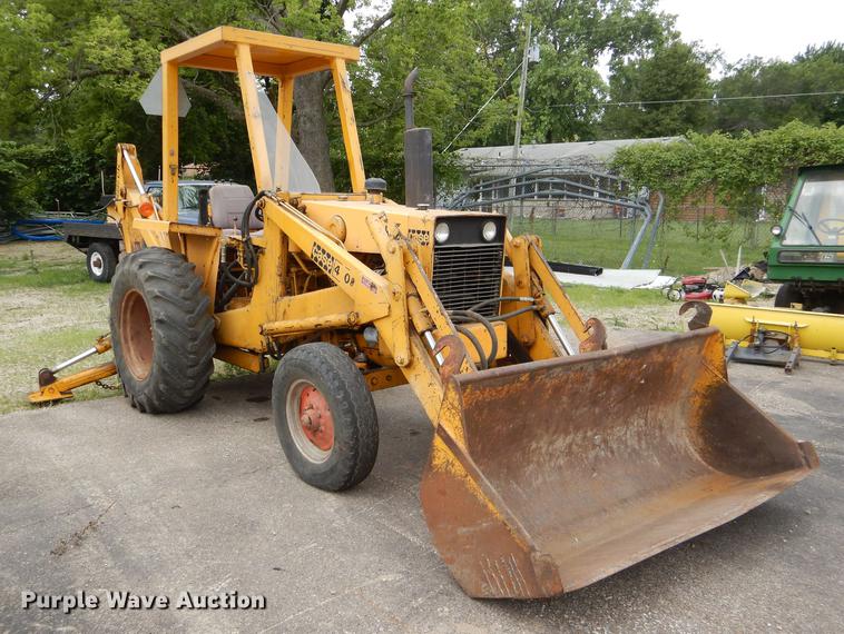 image for item DG4758 Case 480B backhoe